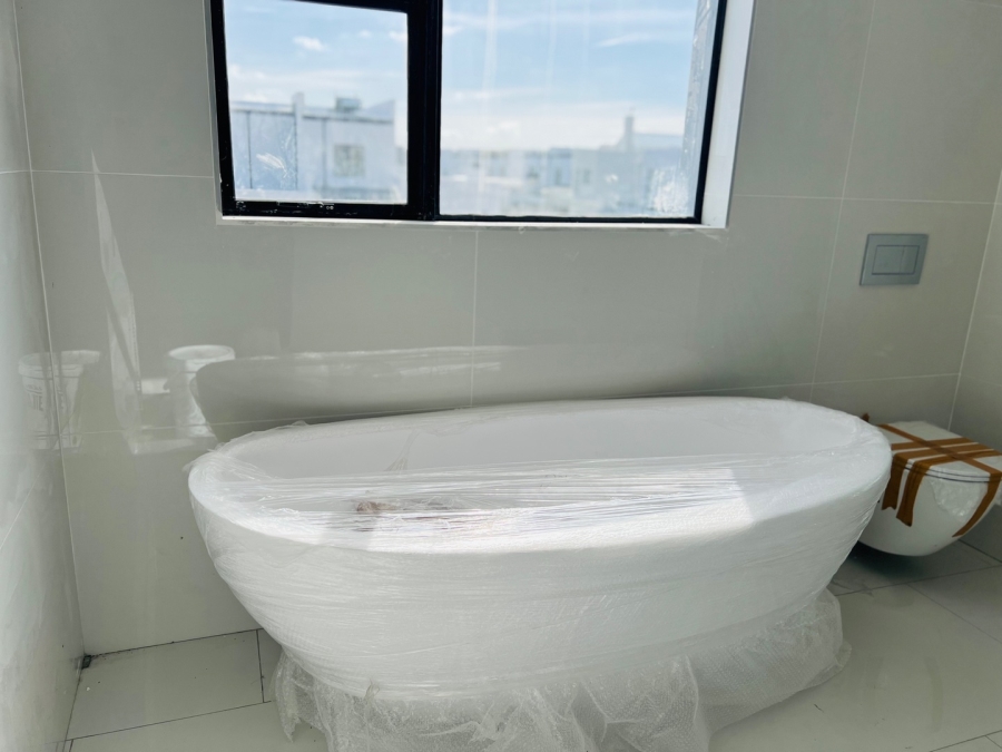  Bedroom Property for Sale in Sandown Western Cape